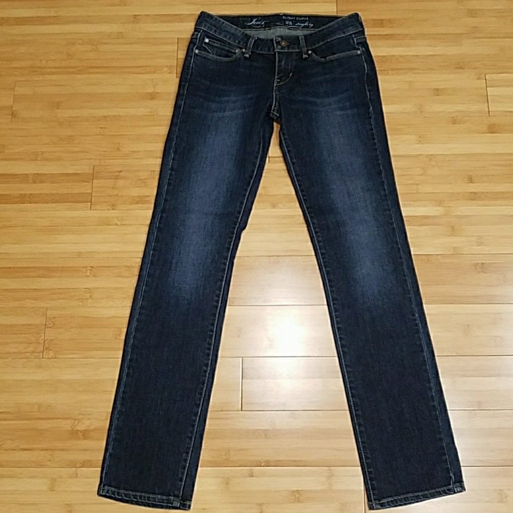 Levi's Slight Curve Straight Leg 25x32